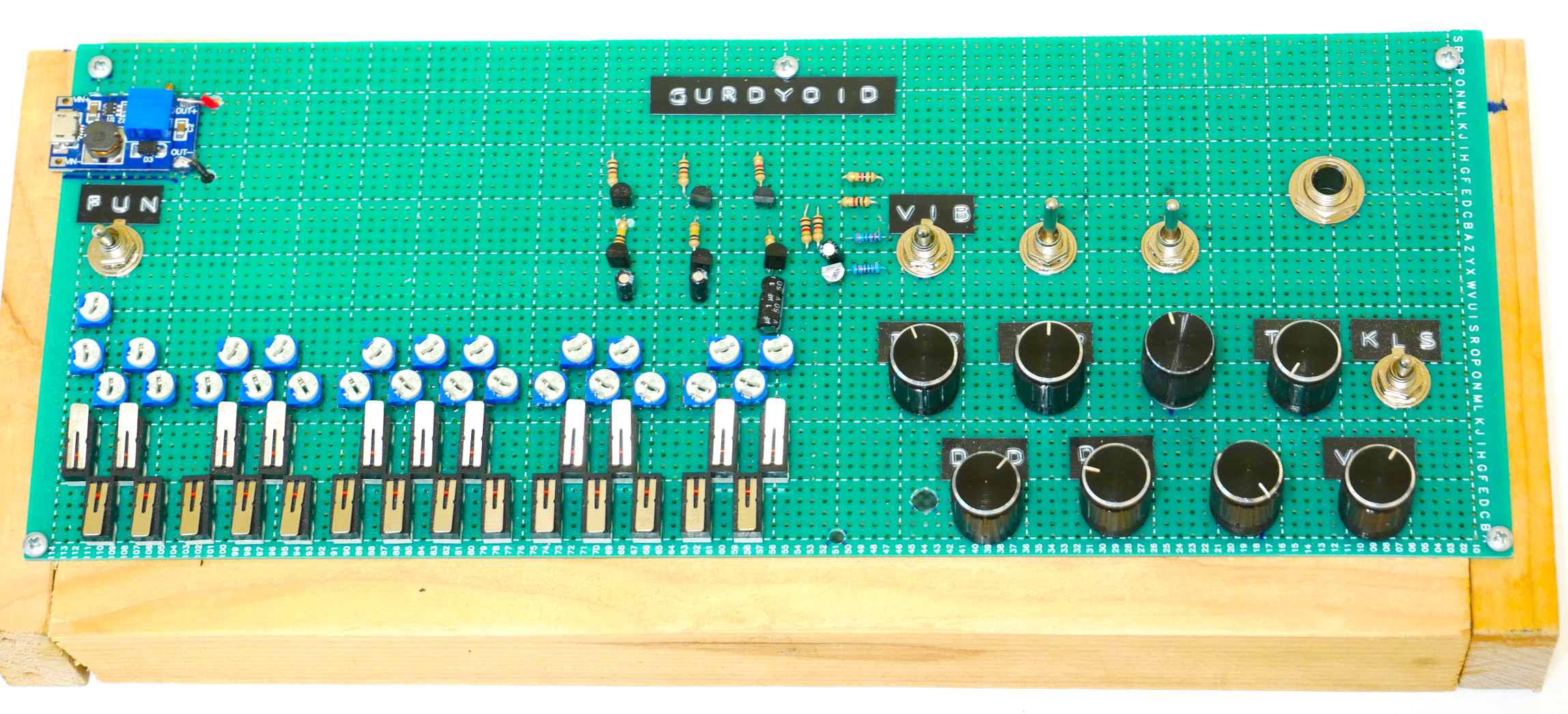 image of homemade synthesizer with green top plate and microswitch keys, knobs to right